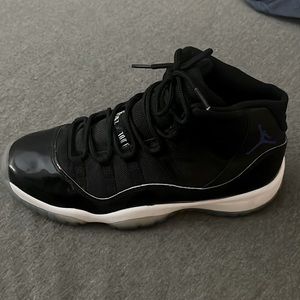 Jordan 11 Space Jam size 7y or 8.5 womens